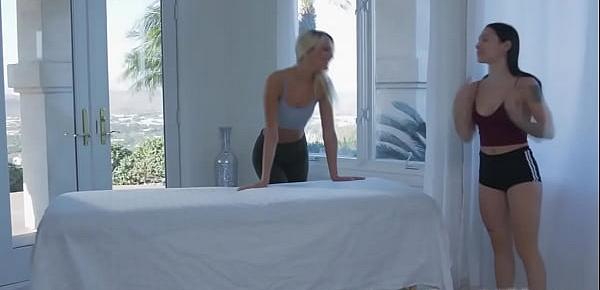  Lesbian masseuse squirting on her client